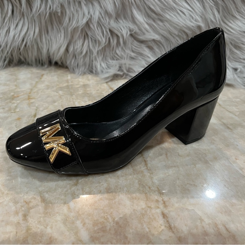 Michael Michael Kors Women’s Jilly Flex Pump Heels. Black w Gold Logo. New